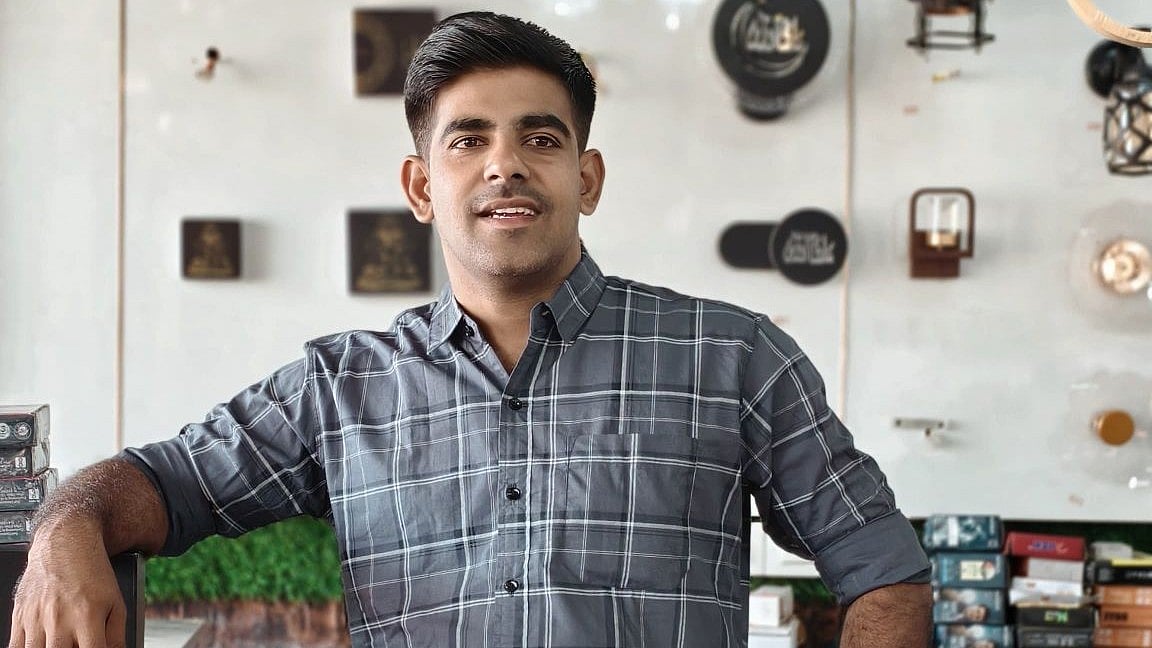 മുഖ്യമന്ത്രിയുടെ ചിത്രമുള്ള ഫ്‌ളക്‌സ് കീറി, യൂത്ത് കോണ്‍ഗ്രസ് നേതാവ് അറസ്റ്റില്‍