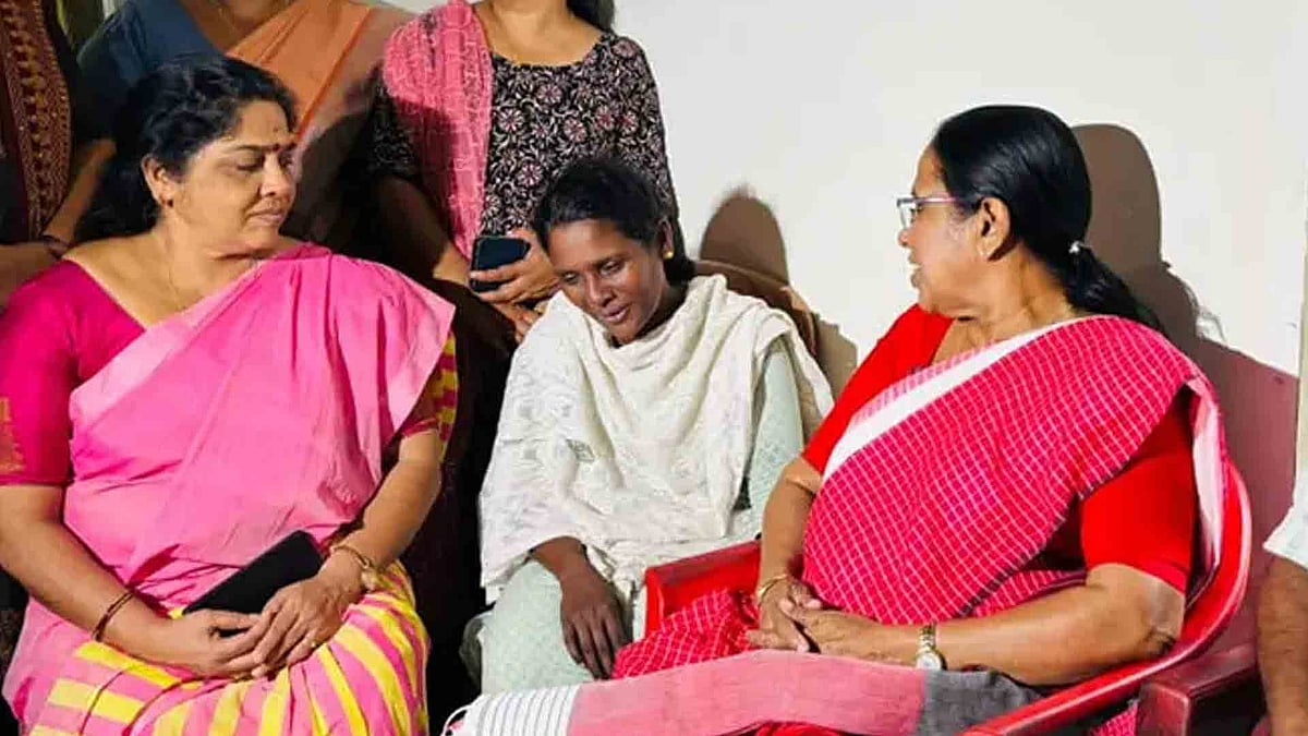 'സര്‍ക്കാര്‍ നടപടി തൃപ്തികരം';  ബിന്ദുവിനെ വീട്ടിലെത്തി കണ്ട് കെ കെ ശൈലജ