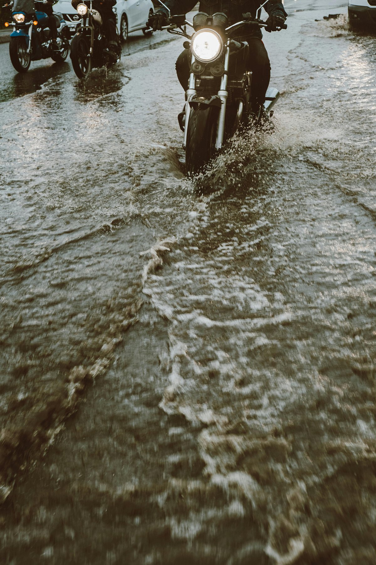 മഴക്കാലമാണ്... വാഹനം ഓടിക്കുമ്പോള്‍ അപകടങ്ങള്‍ ഒഴിവാക്കാം, ഇക്കാര്യങ്ങള്‍ ശ്രദ്ധിക്കണേ