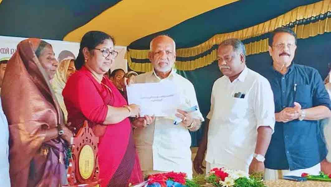 ഒന്നേകാല്‍ നൂറ്റാണ്ട് വാടക കെടിടത്തില്‍, സ്‌കൂളിന് ഇനി സ്വന്തം സ്ഥലം; ഭൂമി വാങ്ങിനല്‍കി പൂര്‍വവിദ്യാര്‍ഥി