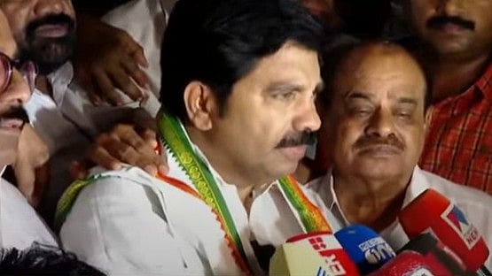 'നിലമ്പൂരില്‍ മാറ്റം വേണമെന്ന് ജനം ആഗ്രഹിക്കുന്നു; വിജയം ഉറപ്പ്'; ഷൗക്കത്തിനെ സ്ഥാനാര്‍ഥിയായി പ്രഖ്യാപിച്ച് എഐസിസി