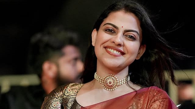 ​ഗാനമേളയ്ക്ക് കൈയടിച്ച പെൺകുട്ടികളോട് മോശമായി പെരുമാറി യുവാവ്; മറുപടിയുമായി അനുശ്രീ