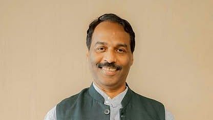 'നല്ല ജോലി കിട്ടാനുള്ള സാധ്യത 10% പോലും ഇല്ല, ബാങ്ക് വായ്പയെടുത്ത് വിദേശ പഠനത്തിനു പോവും മുമ്പ് നാലു പ്രാവശ്യം ആലോചിക്കണം'
