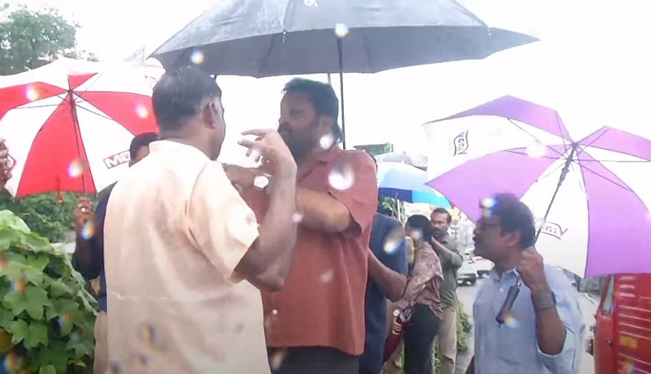റോഡിലെ കുഴിയില്‍ 'കുരുങ്ങി' മന്ത്രി സുരേഷ് ഗോപി; 'ഇപ്പോ തന്നെ ആരെങ്കിലും ഒന്നുവരുമോ?'; പൊതുമരാമത്ത് സെക്രട്ടറിക്ക് ഫോണ്‍ കോള്‍