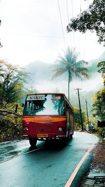 മഴക്കാലമാണ്, യാത്രകള്‍  വിരസമാകാം; മറികടക്കാന്‍ വഴികളുണ്ട് 