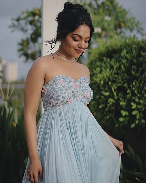 'ഈ ലുക്ക് അത്ര പോരാ'! അഹാനയുടെ പുത്തൻ ചിത്രങ്ങൾക്ക് നെഗറ്റീവ് കമന്റുകൾ
