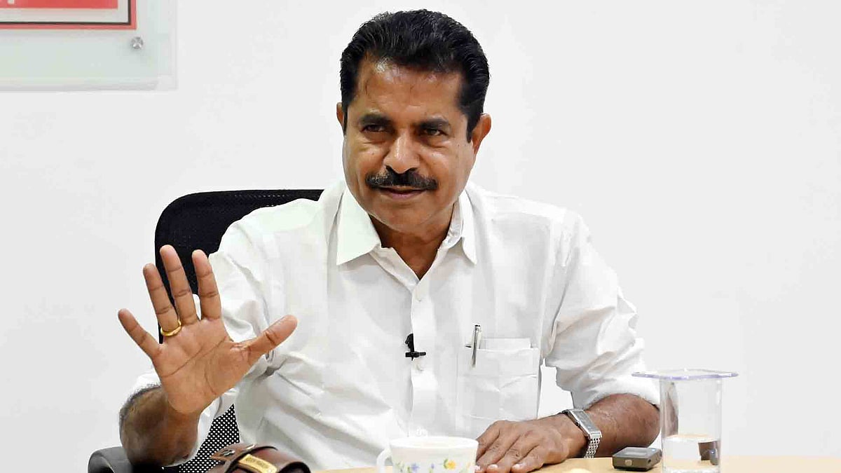 'സുധാകരന് കൊടുത്താൽ എനിക്കും വേണം'; ഇടഞ്ഞ് അടൂർ പ്രകാശ് ; കോന്നിയിലേക്കില്ലെന്ന എഫ്ബി പോസ്റ്റ് പിൻവലിച്ചു