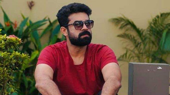 'മദ്യംകഴിച്ച് ഐപിഎല്‍ കാണാനാകുന്നില്ല, വൃത്തികെട്ട നിയമം'; മദ്യനയത്തിനെതിരെ വിജയ് ബാബു
