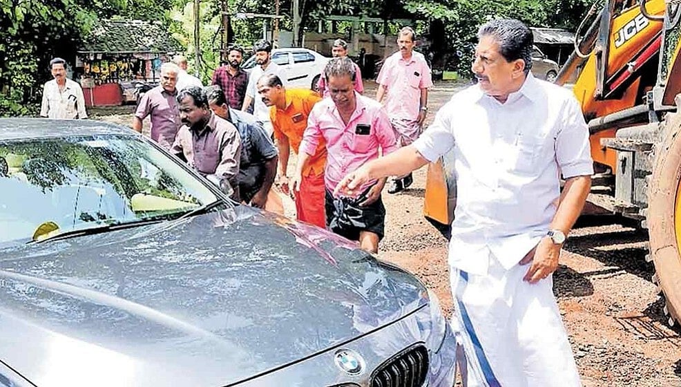 മദ്യലഹരിയില്‍ കാറോടിച്ച് യുവാവിന്‍റെ പരാക്രമം; മോന്‍സ് ജോസഫ് എംഎല്‍എ രക്ഷപ്പെട്ടത് തലനാരിഴയ്ക്ക്