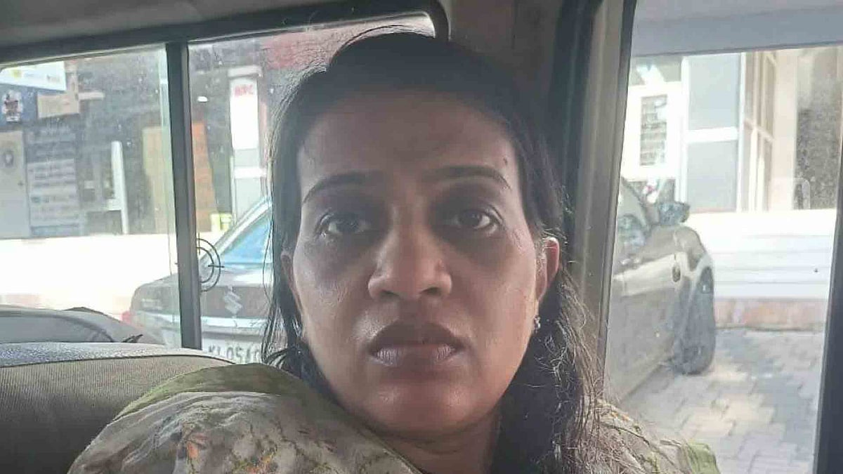 സൗഹൃദംസ്ഥാപിച്ച് നഗ്‌നചിത്രം പകര്‍ത്തി ഭീഷണി; യുവാവില്‍ നിന്നും 60 ലക്ഷവും 61 പവനും തട്ടി, യുവതി കീഴടങ്ങി