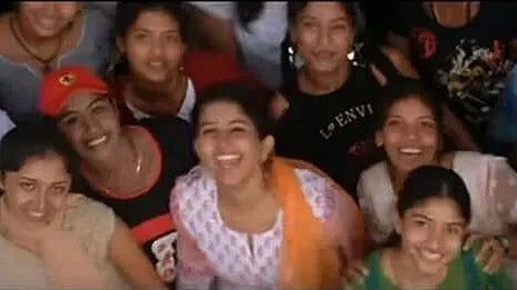 അന്ന് മീര ജാസ്മിനൊപ്പം ഡാൻസ് കളിച്ച കുട്ടി! ഇന്ന് തെന്നിന്ത്യയിലെ സൂപ്പർ നായിക; വൈറലായി ചിത്രങ്ങൾ