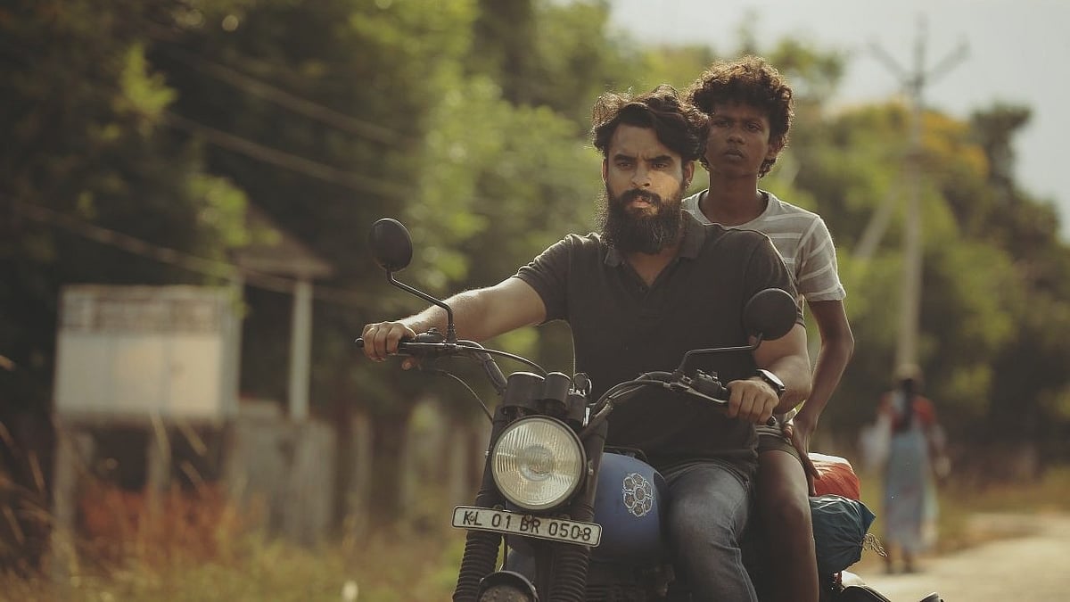 'കവിളത്തു നിന്റെയീ ചിരി കാത്തിടാം...'! ഈ പാട്ടുകൾക്കൊന്നും ഒരിക്കലും പിടികൊടുക്കരുത്; ടൊവിനോ അഭിനയിച്ച ആ ഹിറ്റ് പാട്ടുകൾ
