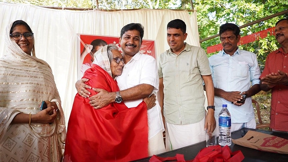 'അടിയും വെടിയും ഏറ്റിട്ട് തളര്‍ന്നിട്ടില്ല; അന്നും ഇന്നും എന്നും ഈ തള്ളച്ചി പാര്‍ട്ടിയോടൊപ്പം'