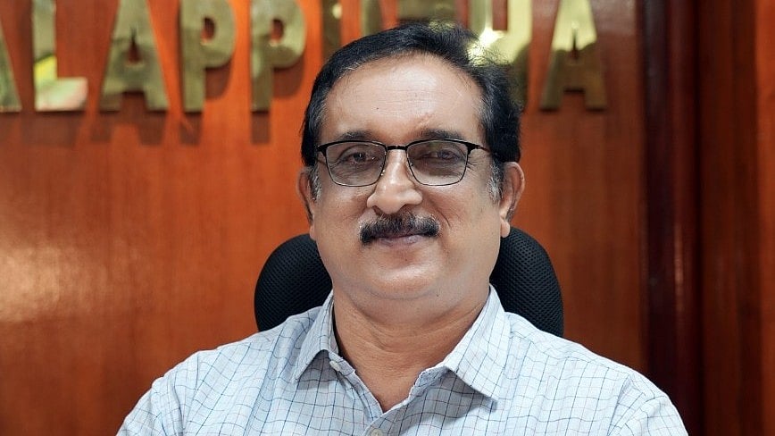'ചേര്ത്തല എറണാകുളം ജില്ലയ്ക്ക് കൊടുത്തേക്കൂ'.., 'എല്ലായിടത്തും വെള്ളമാണ് സര്'; അവധി ആവശ്യപ്പെട്ടുള്ള മെസ്സേജുകൾക്ക് മറുപടിയുമായി ജില്ലാ കലക്ടര്