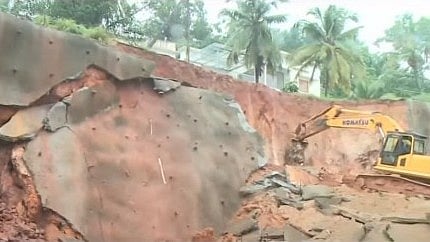 ദേശീയ പാത 66ല്‍ കുന്നിടിഞ്ഞു; ചെര്‍ക്കള - ബെവിഞ്ചയില്‍ വാഹന ഗതാഗതം നിരോധിച്ചു