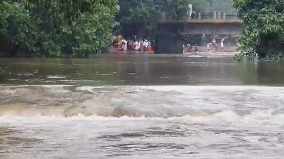 കൊട്ടിയൂരില്‍ 2 പേരെ ഒഴുക്കില്‍പ്പെട്ട് കാണാതായി; തിരച്ചിൽ (വിഡിയോ)