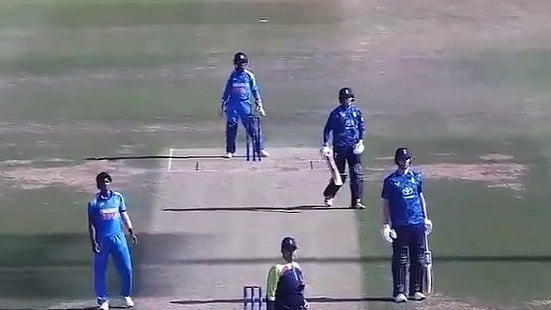 തകര്‍ത്തടിച്ച് തോമസ് റ്യൂ, ഇംഗ്ലണ്ടിനോട് തോറ്റ് ഇന്ത്യയുടെ യുവനിര