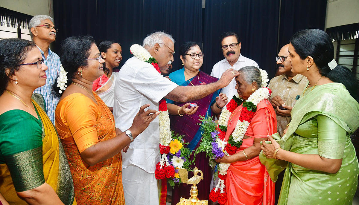 വൃദ്ധസദനത്തില്‍ കണ്ടുമുട്ടി, വര്‍ഷങ്ങള്‍ നീണ്ട സൗഹൃദം; 79 കാരന്റെ ജീവിത സഖിയായി 75കാരി, അനുഗ്രഹിച്ച് മന്ത്രിയും
