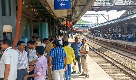 റെയില്‍വെ സ്റ്റേഷനിലും ട്രാക്കിലും റീല്‍സ് വേണ്ട, 1000 രൂപ പിഴ