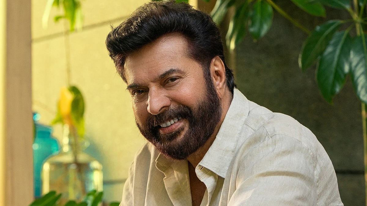 'പിന്നിൽ വന്നു കണ്ണു പൊത്താം, കണ്ടുവെന്നു കള്ളം ചൊല്ലാം...'; മമ്മൂട്ടിയിൽ അലിയുന്ന സ്നേഹഭാവങ്ങൾ