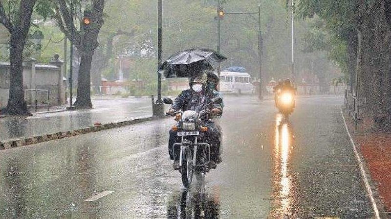 ബുധനാഴ്ച വരെ ശക്തമായ മഴ, ഏഴു ജില്ലകളില്‍ യെല്ലോ അലര്‍ട്ട്; 50 കിലോമീറ്റര്‍ വേഗത്തില്‍ കാറ്റ് 