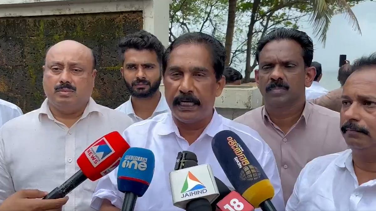 'ഉമ്മന്‍ ചാണ്ടിയുടെ പേരുള്ള ശിലാഫലകം നീക്കിയത് അല്‍പ്പത്തരം'; അഡ്വ മാര്‍ട്ടിന്‍ ജോര്‍ജ്- വിഡിയോ