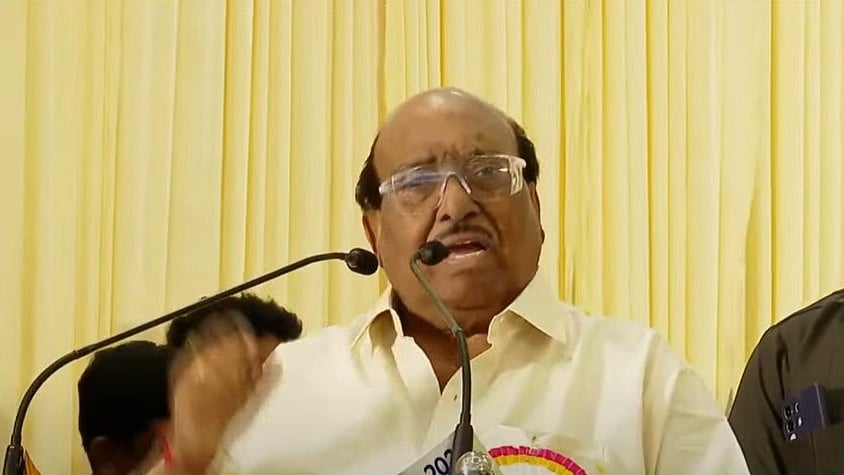 'ഞങ്ങള്‍ക്കും യൂത്തുണ്ട്, കരി ഓയില്‍ ഒഴിക്കാനറിയാം'; ലിജുവിനെ വേദിയിലിരുത്തി യൂത്ത് കോണ്‍ഗ്രസിനെ വിമര്‍ശിച്ച് വെള്ളാപ്പള്ളി 