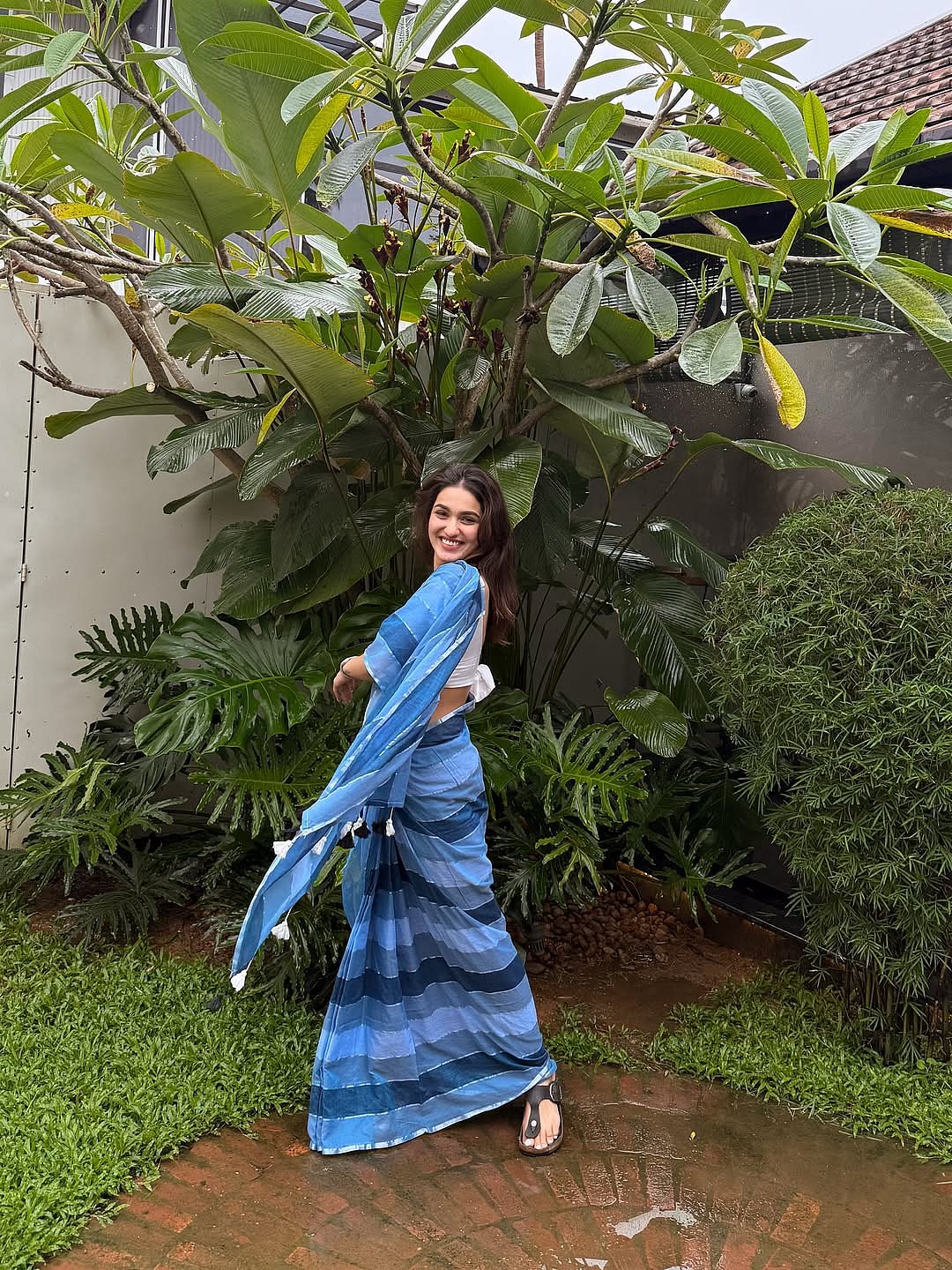ആരാധകരുടെ മനം കവരും സുന്ദരിയായി സാനിയ അയ്യപ്പൻ