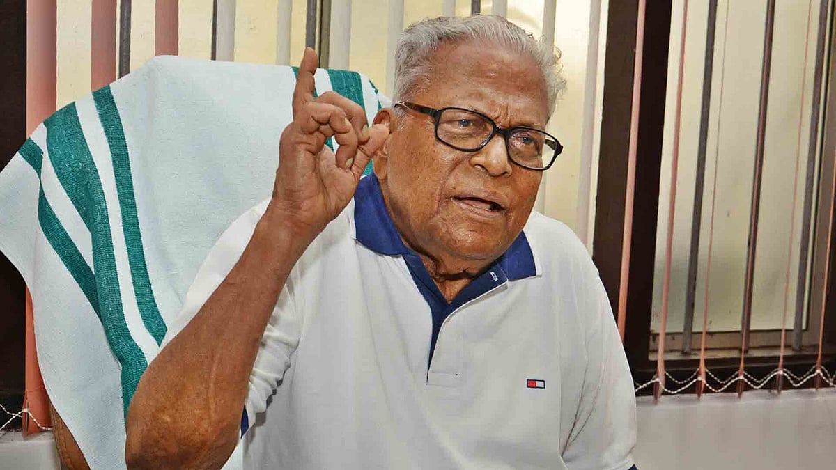 'കാപിറ്റൽ പണിഷ്മെന്റ് കൊടുക്കണമെന്ന് ഒരു കൊച്ചു പെൺകുട്ടി പറഞ്ഞു', അധിക്ഷേപം സഹിക്കാനാകാതെ വിഎസ് വേദി വിട്ടു'; തുറന്നു പറഞ്ഞ് സുരേഷ് കുറുപ്പ്‌