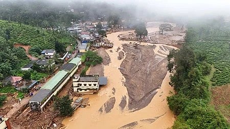 വയനാട് ദുരന്തത്തിന് ഒരു വർഷം: വിവിധ സംഘടനകളുടെ പുനരധിവാസം പുരോഗമിക്കുന്നു; നടപ്പിലാകാതെ മുസ്ലിം ലീഗി​ന്റെയും കോൺഗ്രസി​ന്റെയും വാഗ്ദ്ധാനങ്ങൾ 