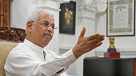 വി സി നിയമനത്തില്‍ സര്‍ക്കാര്‍ പാനല്‍ തള്ളി വീണ്ടും ഗവര്‍ണര്‍; സിസ തോമസിനും കെ ശിവപ്രസാദിനും നിയമനം, ചട്ടലംഘനമെന്ന് മുഖ്യമന്ത്രിയുടെ കത്ത്