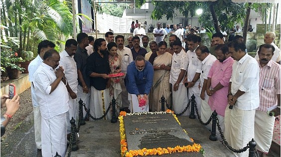 ബിജെപി സംസ്ഥാന ഡിവിഷന്‍ സമ്മേളനം മുരളീമന്ദിരത്തില്‍, കരുണാകര സ്മൃതിയില്‍ പുഷ്പാര്‍ച്ചന നടത്തി നേതാക്കള്‍