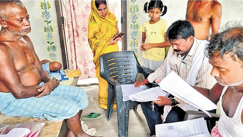 മരിച്ച സ്ത്രീ ജീവനോടെ! മരണ സര്‍ട്ടിഫിക്കറ്റിന്റെ അപേക്ഷകന്‍ ഭര്‍ത്താവ്; ബിഹാറിലെ വോട്ടര്‍പട്ടിക പുനഃപരിശോധനയിലെ വിവരങ്ങള്‍