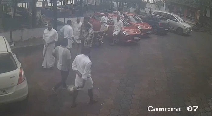 കാവല് നിന്ന് പൊലീസ്; കൊടി സുനിയും സംഘവും മദ്യപിക്കുന്ന ദൃശ്യങ്ങള് പുറത്ത്