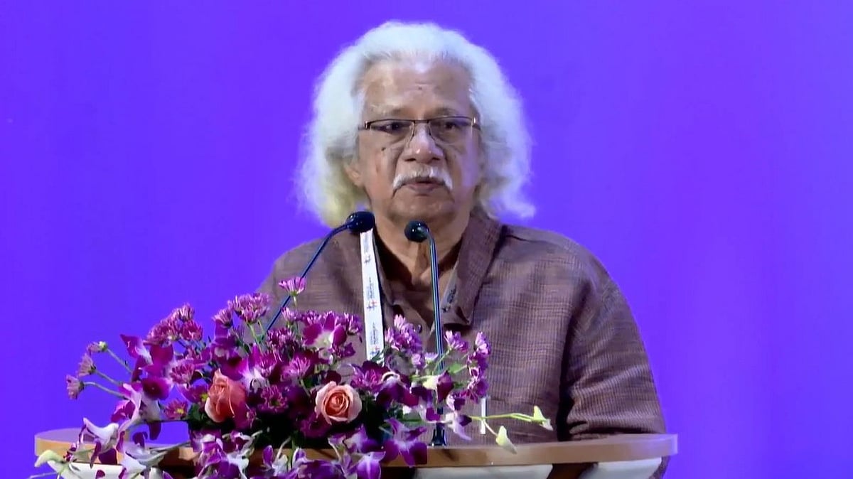 'പൊതു വേദിയില്‍ പട്ടിക വിഭാഗക്കാരെ അവഹേളിച്ചു': അടൂര്‍ ഗോപാലകൃഷ്ണനെതിരെ പൊലീസില്‍ പരാതി