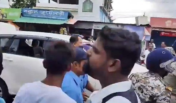 ബംഗാളില്‍ ബിജെപി നേതാവ് സുവേന്ദു അധികാരിക്ക് നേരെ ആക്രമണം;  കാറിന്റെ ബുള്ളറ്റ് പ്രൂഫ് ഗ്ലാസ് തകര്‍ന്നു