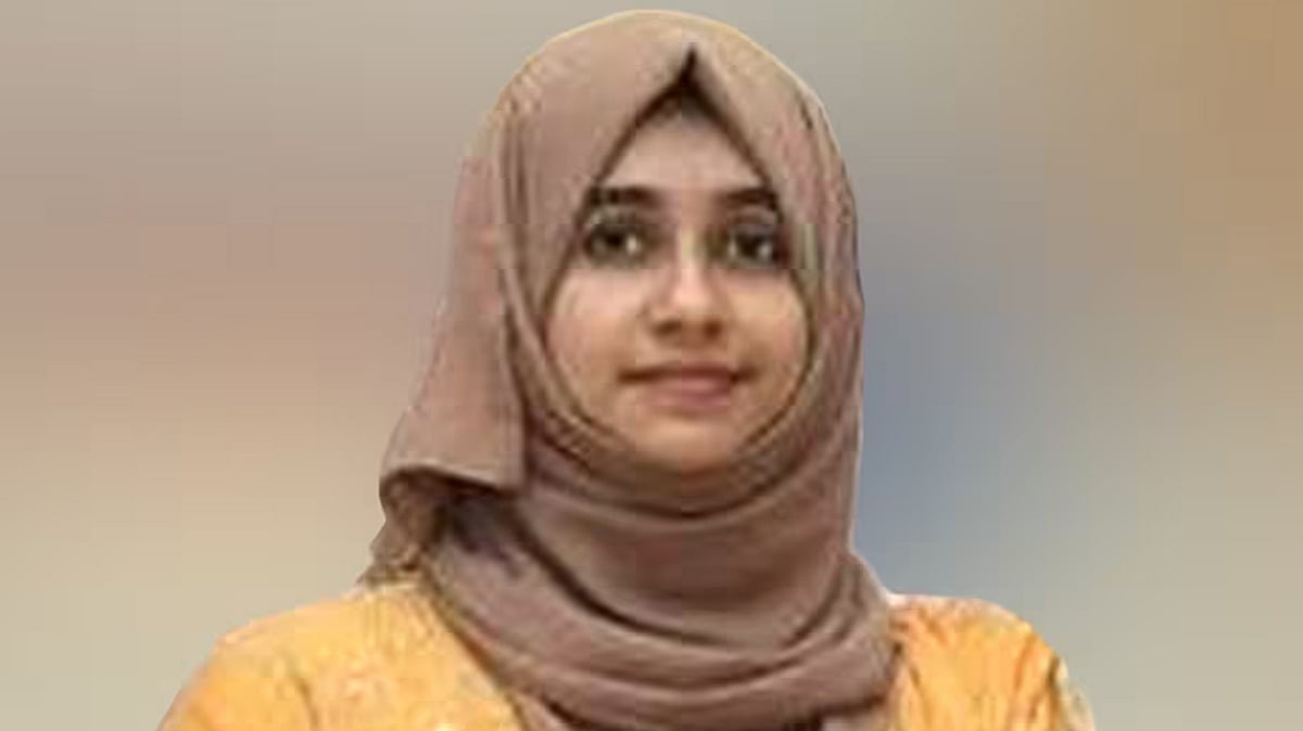വീട്ടുമുറ്റത്ത് നിന്ന് കുഞ്ഞിന് ഭക്ഷണം നല്‍കുന്നതിനിടെ തെങ്ങ് കടപുഴകി വീണു; അമ്മയ്ക്ക് ദാരുണാന്ത്യം