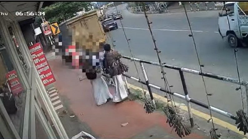 ജോലിക്ക് പോകാന്‍ ബസ് കാത്തു നിന്നവര്‍ക്കിടയിലേക്ക് പിക്കപ്പ് വാന്‍ ഇടിച്ചുകയറി; രണ്ട് യുവതികള്‍ക്ക് ദാരുണാന്ത്യം
