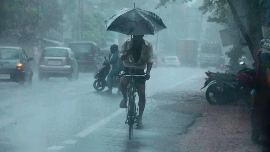 കേരളത്തിന് കുറുകേ ന്യൂനമര്‍ദ്ദ പാത്തി, കൂടാതെ ചക്രവാതച്ചുഴിയും; 23 വരെ സംസ്ഥാനത്ത് മഴയ്ക്ക് സാധ്യത