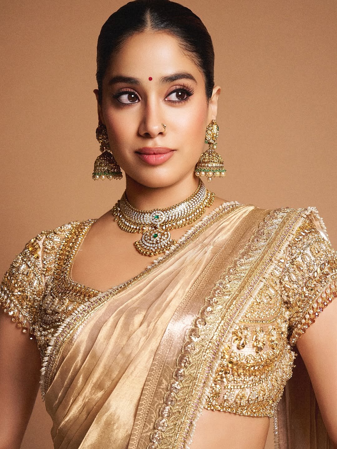 അമ്മയുടെ ഇഷ്ട നിറത്തിൽ മകൾ 'ദേവത'|Janhvi Kapoor|Photos of janhvi kapoor ...