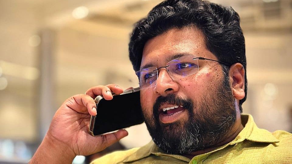 'ഖാര്‍ഗെയുടെ ഓഫീസില്‍ നിന്ന് കോള്‍'; ശബരിനാഥനും അജ്ഞാത ഫോണ്‍ സന്ദേശം