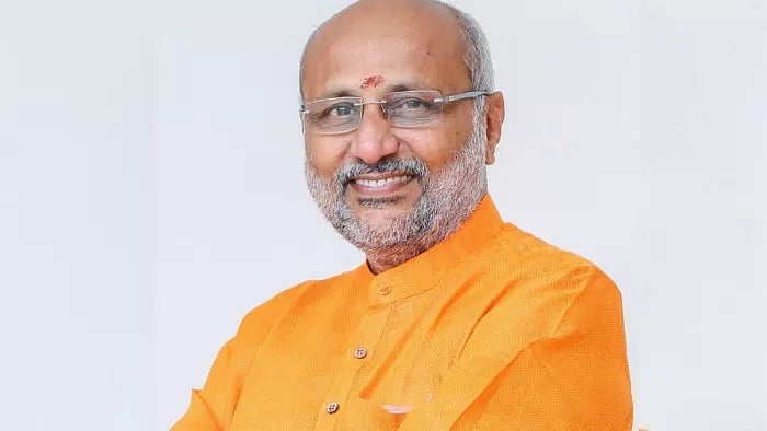 മന്നം സമാധിയില്‍ പുഷ്പാര്‍ച്ചനയ്ക്ക് അനുമതിയില്ല;
ഉപരാഷ്ട്രപതിയെ വിലക്കി എന്‍എസ്എസ്