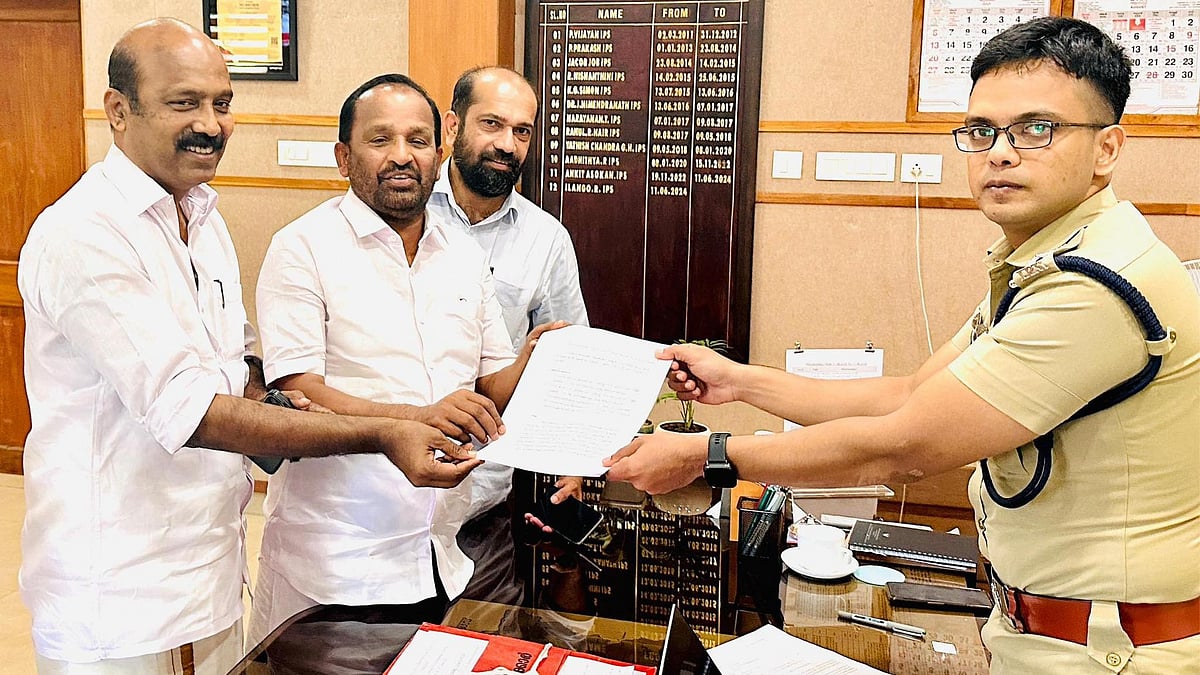 സുരേഷ് ​ഗോപിയുടേയും കുടുംബത്തിന്റേയും വോട്ട്; തെളിവ് നൽകാൻ ടിഎൻ പ്രതാപന് നോട്ടീസ്