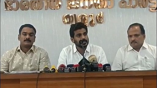 'ടിഎന്‍ പ്രതാപന്റെ ജ്യേഷ്ഠന്റെ മകള്‍ക്ക് രണ്ടുവോട്ട്', വോട്ടര്‍ പട്ടികയില്‍ ഇരട്ടിപ്പുകള്‍ നടത്തിയത് സിപിഎമ്മും കോണ്‍ഗ്രസുമെന്ന് ബിജെപി