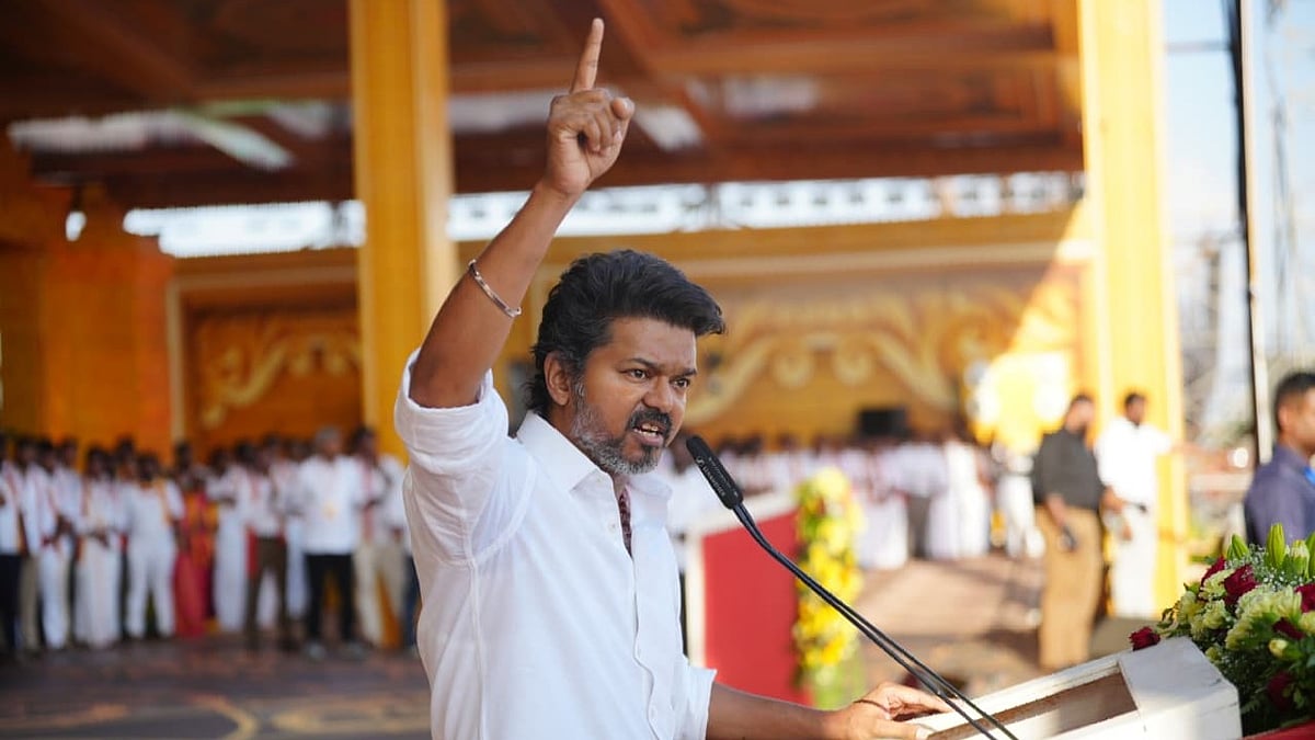 'സിംഹം പുറത്തിറങ്ങുന്നത് വേട്ടയ്ക്ക്'; 2026ല്‍ തമിഴ്‌നാട് ഭരിക്കും; മണ്ഡലം പ്രഖ്യാപിച്ച് വിജയ്; ഇളക്കി മറിച്ച് മഹാസമ്മേളനം; വിഡിയോ