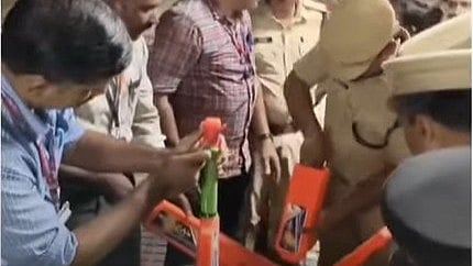 16 ക്രിക്കറ്റ് ബാറ്റിനുള്ളില്‍ 15 കിലോ കഞ്ചാവ്; ചെങ്ങന്നൂരില്‍ യുവാക്കള്‍ പിടിയില്‍