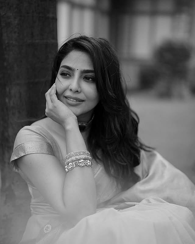 'ഹം തേരെ പ്യാർ മേം...'; സാരി അഴകിൽ ഐശ്വര്യ ലക്ഷ്മി
