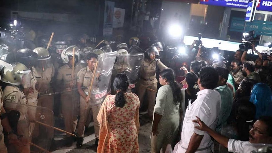 ക്ലിഫ് ഹൗസ് മാർച്ച് : യൂത്ത് കോൺഗ്രസ് പ്രവർത്തകർക്കെതിരെ വധശ്രമത്തിന് കേസ്