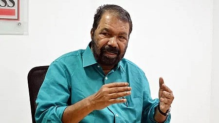 'കുട്ടികള്‍ക്ക് മിഠായി തട്ടിയിട്ടു; വി മുരളീധരന്‍ കാണിച്ചത് തരംതാണ നടപടി', ലജ്ജാവഹമെന്ന് വി ശിവന്‍കുട്ടി