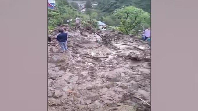 ജമ്മു കശ്മീരില്‍ മിന്നല്‍പ്രളയവും മണ്ണിടിച്ചിലും, പതിനൊന്ന് മരണം;  രക്ഷാപ്രവര്‍ത്തനം